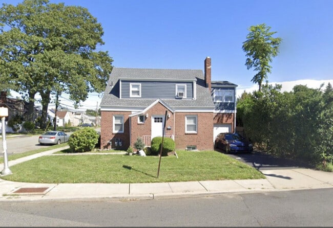 32 Hazel St in Clifton, NJ - Building Photo - Building Photo