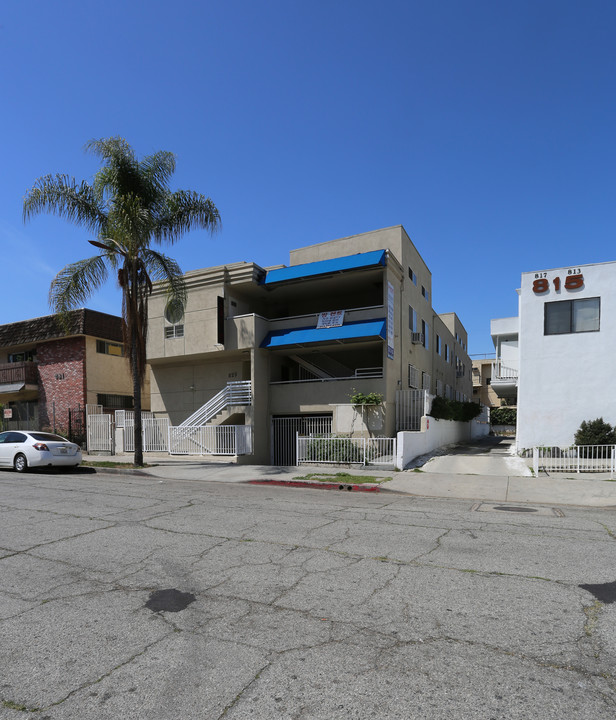 825 S Ardmore Ave in Los Angeles, CA - Foto de edificio