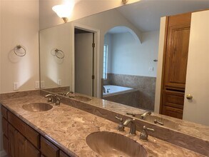 2614 W Newton Cir in Irving, TX - Building Photo - Building Photo