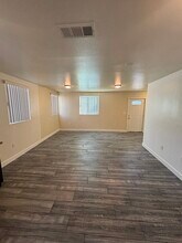 457 E 30th St in Los Angeles, CA - Foto de edificio - Building Photo