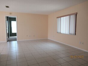 1094 Wild Holly Dr in Port Orange, FL - Building Photo - Building Photo