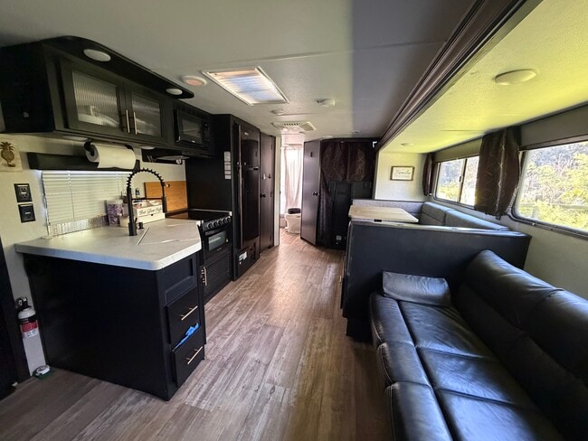 48 Enos Dr, Unit Country Living in Salinas, CA - Building Photo - Building Photo