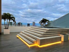 88 SW 7th St in Miami, FL - Building Photo - Building Photo