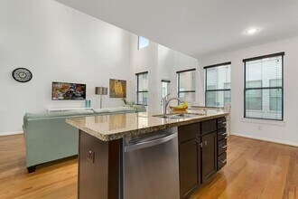 1841 Radcliffe St in Houston, TX - Foto de edificio - Building Photo