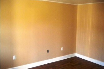 300 N 3rd Ave in Mayodan, NC - Building Photo - Building Photo