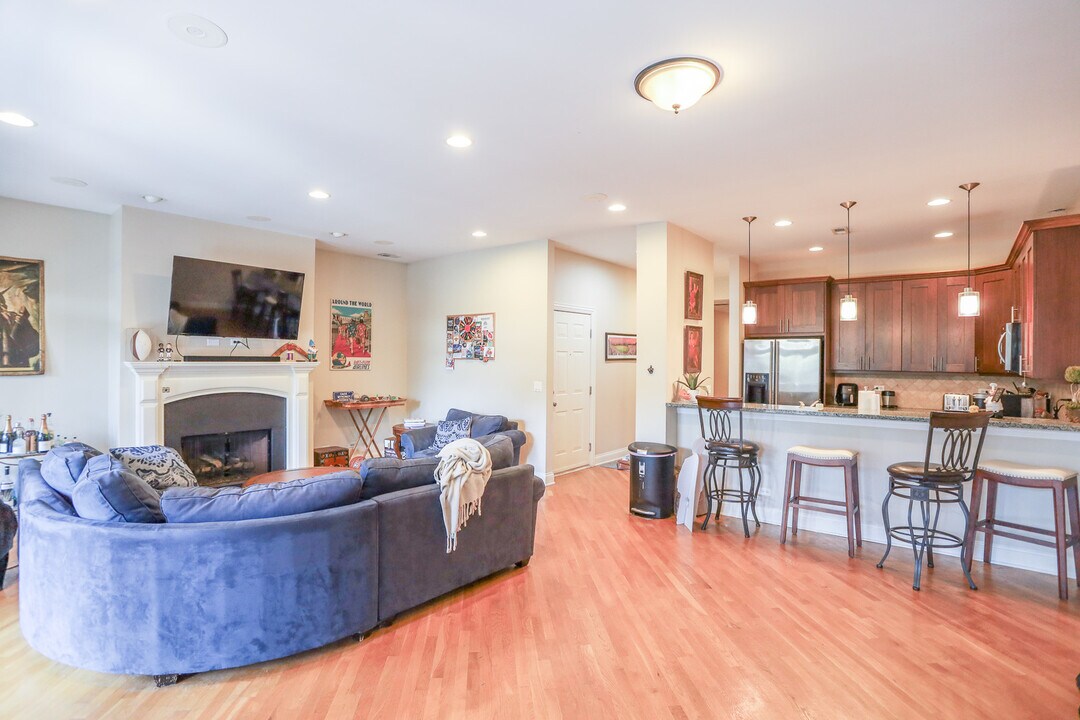 2927 N Lincoln Ave, Unit 4 in Chicago, IL - Building Photo