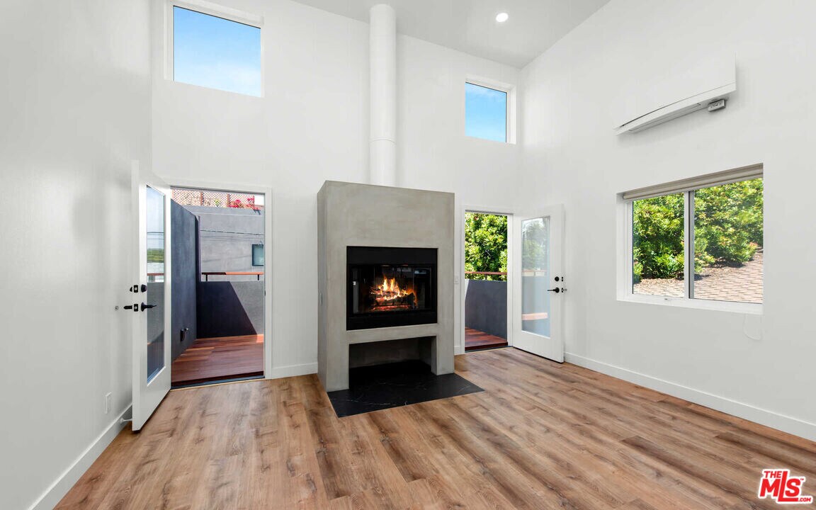 667 Brooks Ave in Los Angeles, CA - Building Photo