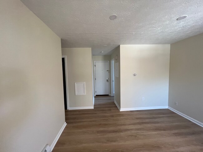 891 Mammoth Rd-Unit -D in Manchester, NH - Building Photo - Building Photo