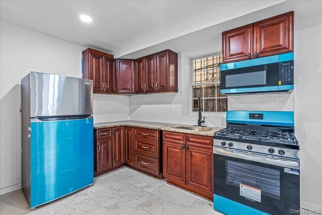 953A E 217th St in Bronx, NY - Building Photo - Building Photo