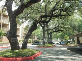 4119 Castlewood in San Antonio, TX - Building Photo