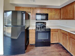 9984 Waterside Dr in Noblesville, IN - Foto de edificio - Building Photo