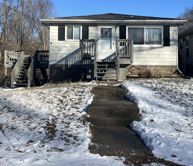 property at 1901 E Purdue St