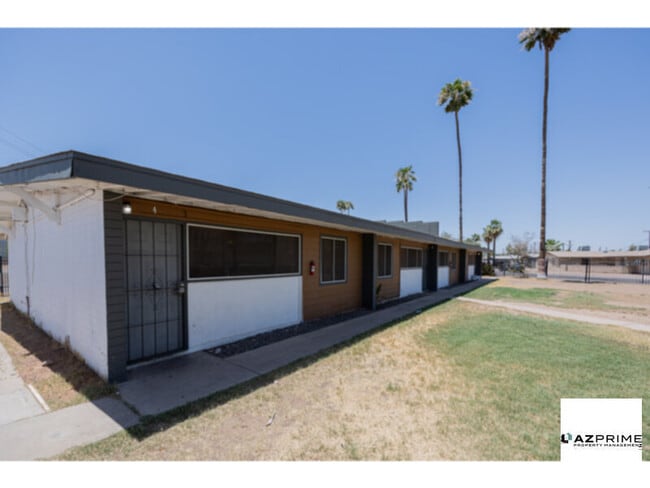 property at 2139 W Devonshire Ave