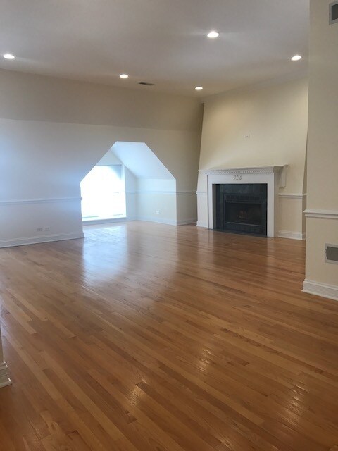 708 N Dearborn St in Chicago, IL - Building Photo - Building Photo