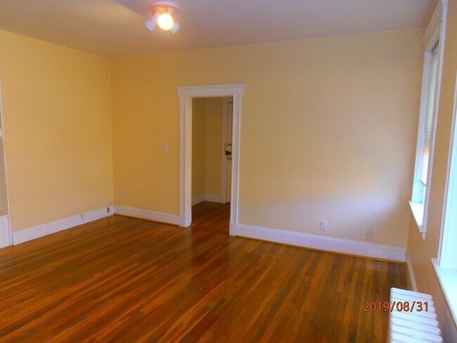 38 Linnaean St in Cambridge, MA - Foto de edificio - Building Photo