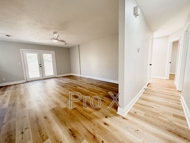 2216 S Clover Dr in Fayetteville, AR - Building Photo - Building Photo