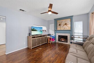 1520 Beach Ln in Arlington, TX - Foto de edificio - Building Photo