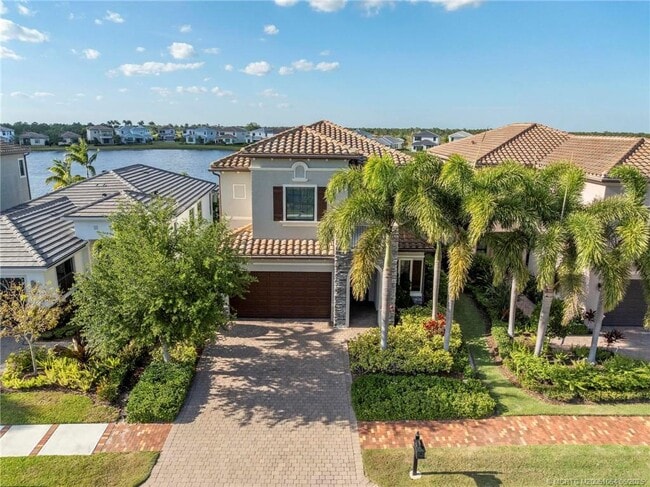 569 SE Fascino Cir in Port St. Lucie, FL - Building Photo - Building Photo