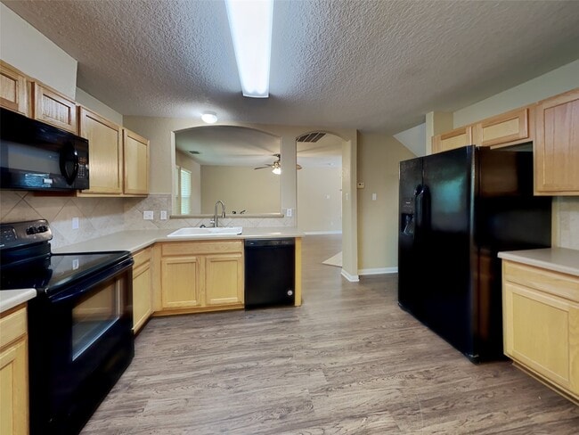 3413 Stratford Ln in Montgomery, TX - Foto de edificio - Building Photo