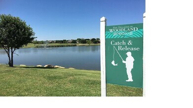 2704 Mountain Lion Dr in Fort Worth, TX - Foto de edificio - Building Photo