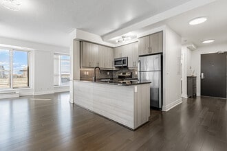 8130 Birchmount Rd in Markham, ON - Building Photo - Building Photo