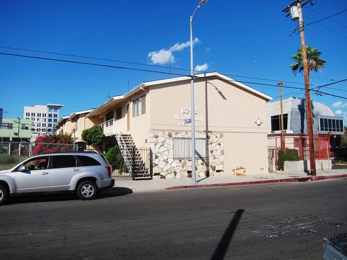 6753 Selma Ave in Los Angeles, CA - Foto de edificio