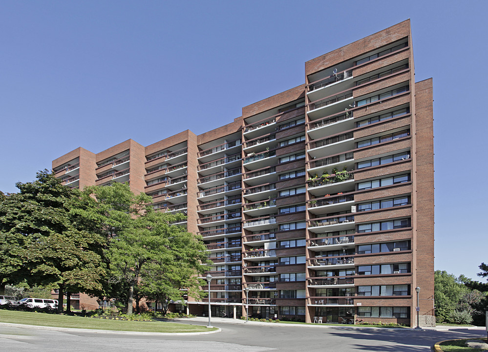 Cogir-Woodview Place in Mississauga, ON - Building Photo