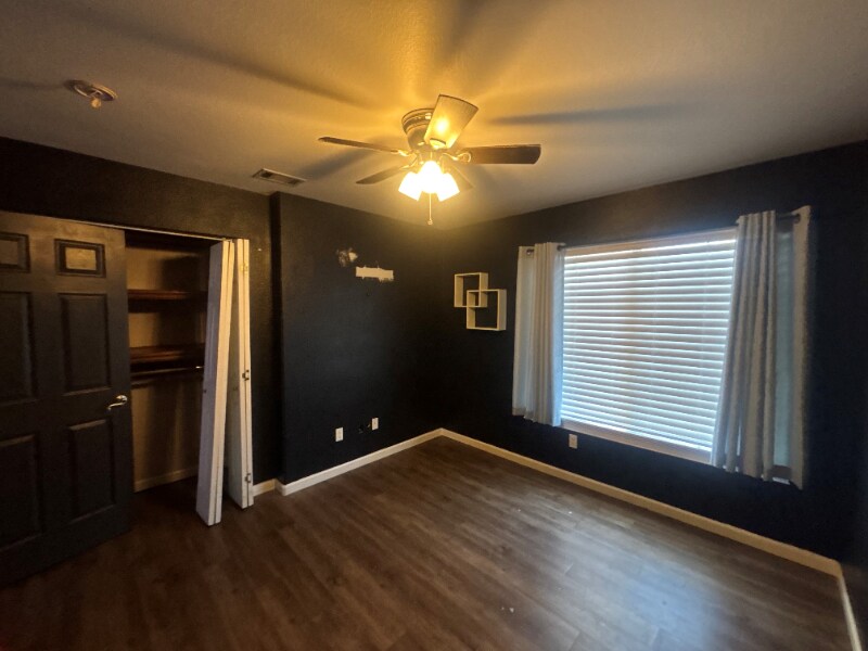 31529 Amsterdam Rd in Winchester, CA - Building Photo
