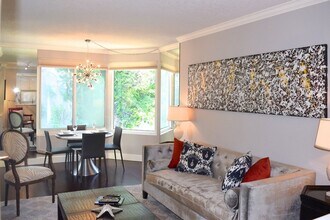 240 Lombard St in San Francisco, CA - Building Photo - Building Photo