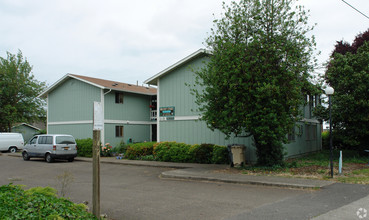 Walnut Court Apartments in Corvallis, OR - Building Photo - Building Photo