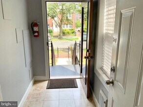 812 5th St NE in Washington, DC - Building Photo - Building Photo