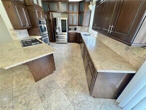 8753 Rainbow Ridge Dr in Las Vegas, NV - Building Photo - Building Photo