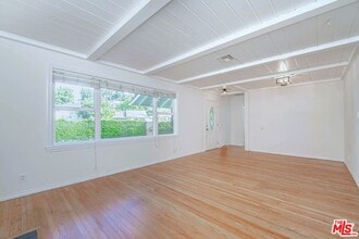5353 Don Pio Dr in Los Angeles, CA - Building Photo - Building Photo
