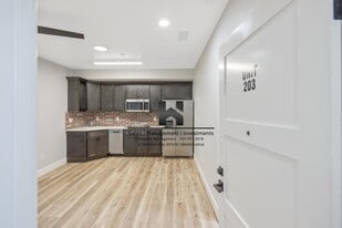 151 S K St in Tulare, CA - Building Photo