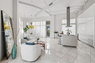 2001 Meridian Ave in Miami Beach, FL - Foto de edificio - Building Photo