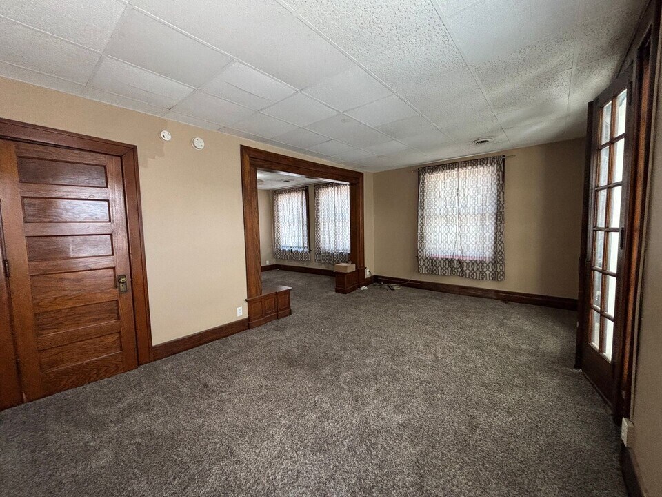 30 S 6th St in Council Bluffs, IA - Building Photo