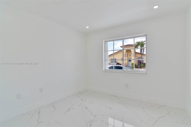 7001 W 35th Ave in Hialeah, FL - Building Photo - Building Photo