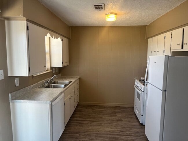 2367 S Elmira Ave in Russellville, AR - Building Photo - Building Photo