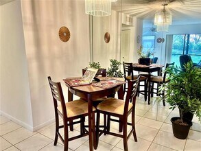 9360 S Belfort Cir in Tamarac, FL - Foto de edificio - Building Photo
