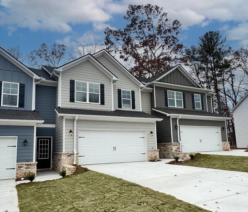 105 Chase Xing in Cornelia, GA - Building Photo
