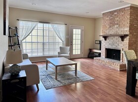 2228 S Piney Point Rd in Houston, TX - Building Photo