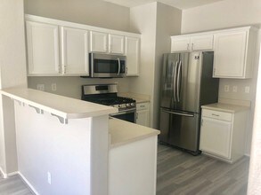 705 Respectful Ridge Ave in Henderson, NV - Building Photo - Building Photo