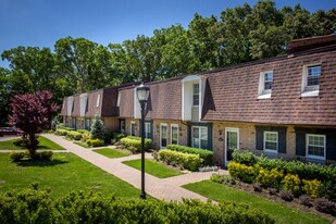 Fairfield Hillside At Coram Apartments