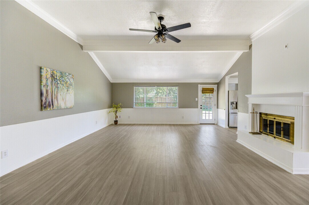 2402 Strait Ln in Houston, TX - Building Photo