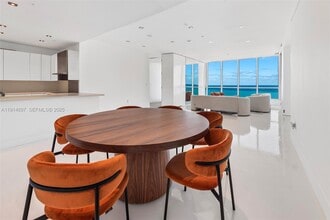 100 South Pointe Dr in Miami Beach, FL - Building Photo - Building Photo