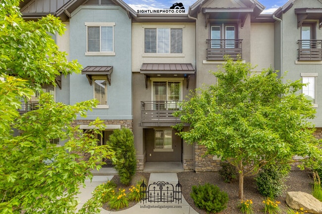property at 3287 E Thoroughbred Ln