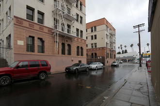 Tuelyn Terrace Apartments in Los Angeles, CA - Foto de edificio - Building Photo