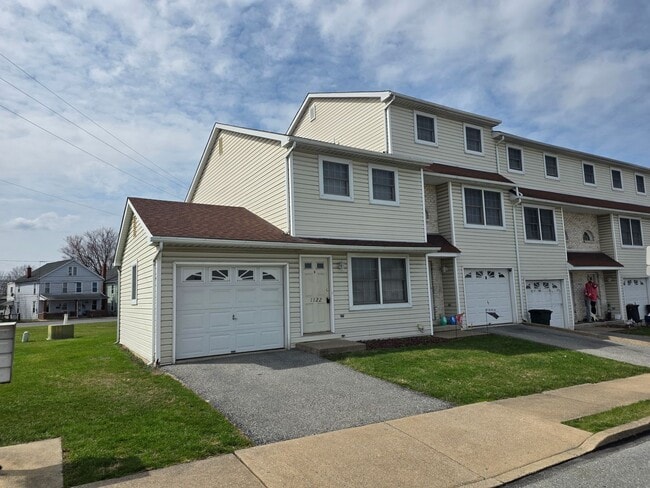 property at 1122 Bernice Dr