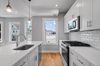 4 Mount Vernon St, Unit 1 in Boston, MA - Building Photo - Building Photo