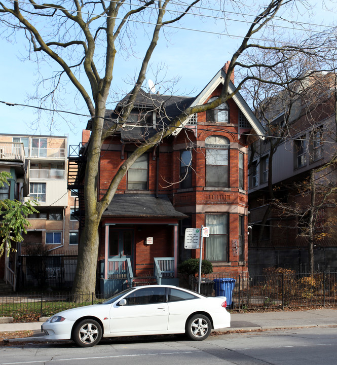 261 Sherbourne St in Toronto, ON - Building Photo